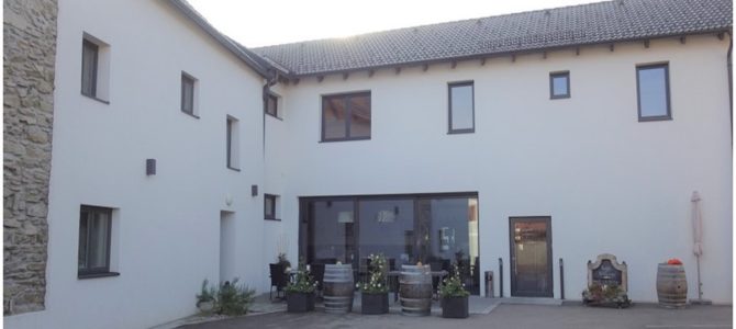 Sanierte Wohnhausanlage mit modernem Café in 3552 Lengenfeld Sanierte Wohnhausanlage mit modernem Café in 3552 Lengenfeld